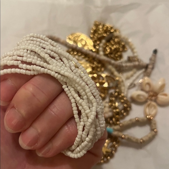 Beach Vibes Bundle of Jewelry - Picture 4 of 11